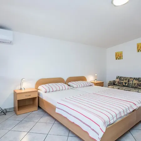 Delic Pejic 4 By Interhome Вир