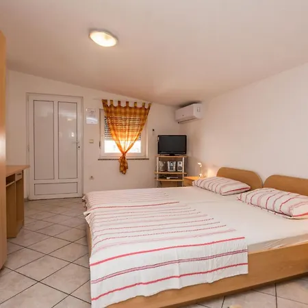 Delic Pejic 4 By Interhome Вир