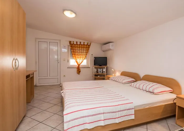 Delic Pejic 4 By Interhome Вир